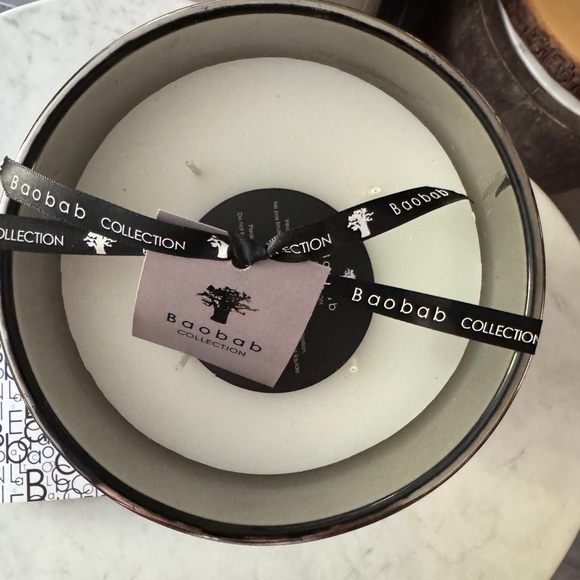 Baobab Collection Platinum Candle
Les Exclusives - Picture 7 of 8